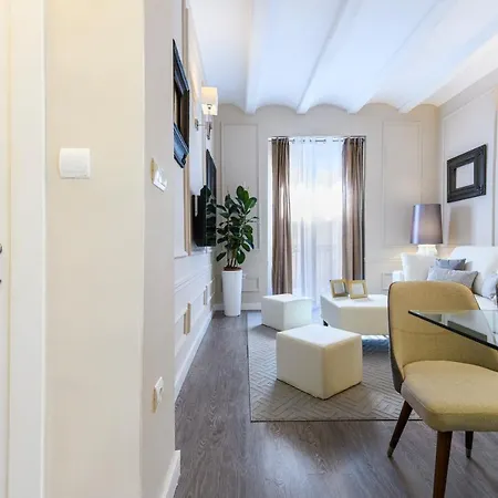 Pelayo With Terrace Mid-term Apartment